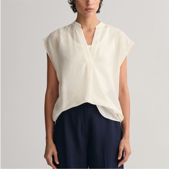 NWOT Forever 21 V-Neck Sheer Blouse - Picture 2 of 7